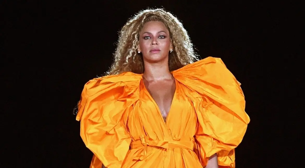 Beyonce, Blue Ivy bring glam to NFL Halftime Show on Christmas Beyonce, Blue Ivy bring glam to NFL Halftime Show on Christmas