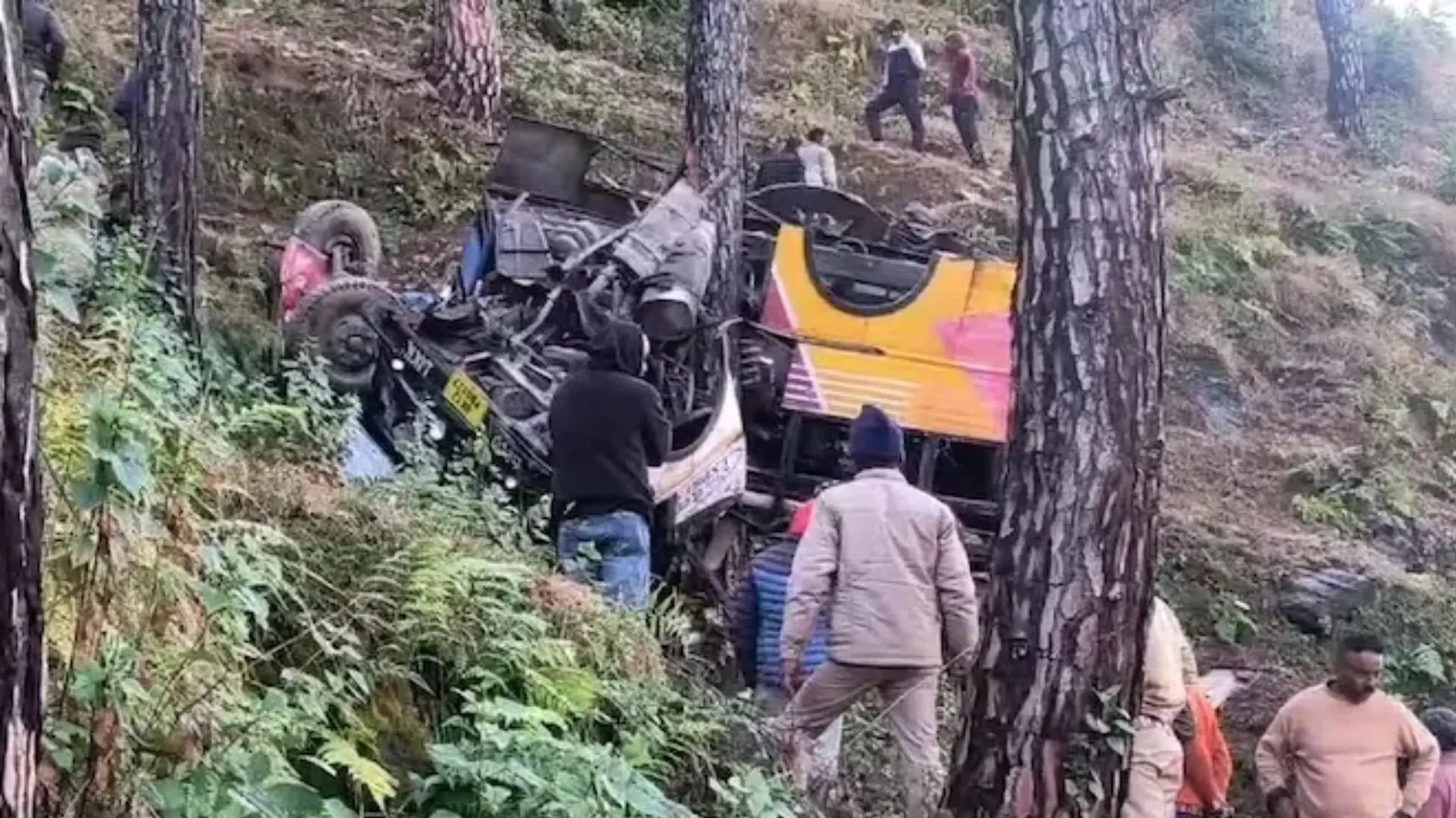 India: Five dead, 17 injured as bus rolls down hill in Uttarakhand India: Five dead, 17 injured as bus rolls down hill in Uttarakhand