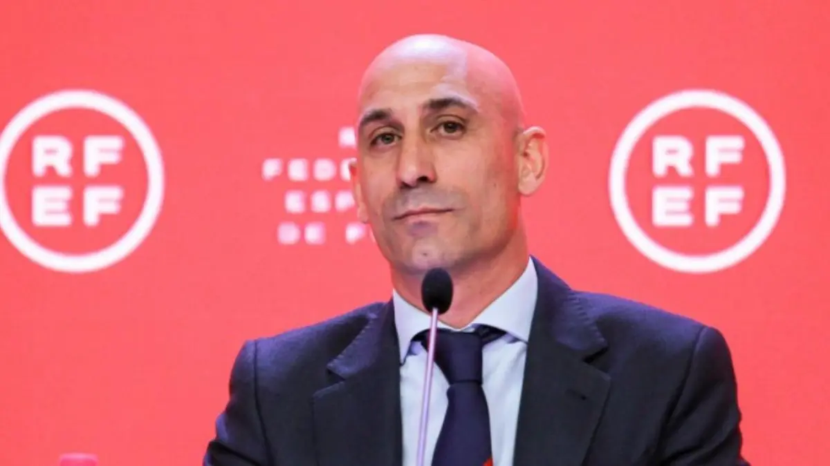 Luis Rubiales' lawyer asks for acquittal after calling the kiss 'expression of uncontrollable joy'