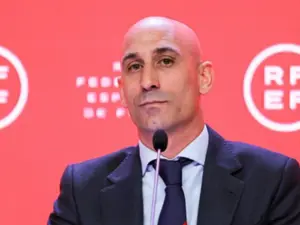 Luis Rubiales' lawyer asks for acquittal after calling the kiss 'expression of uncontrollable joy'