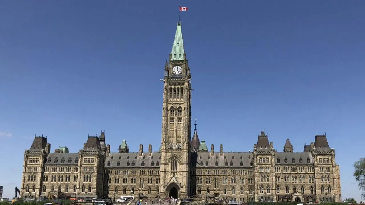 Canada: Man arrested for barricading himself in parliament’s east block Canada: Man arrested for barricading himself in parliament’s east block