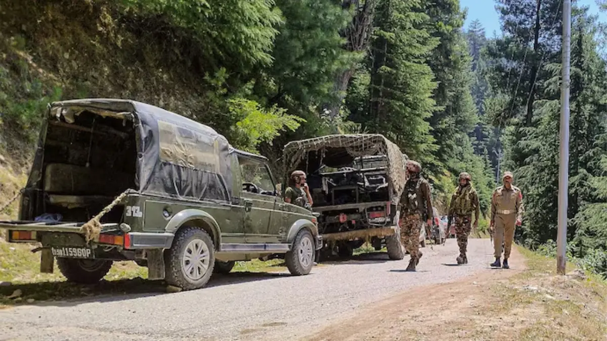 India-Pak war: Woman killed as heavy shelling takes place in Uri India-Pak war: Woman killed as heavy shelling takes place in Uri