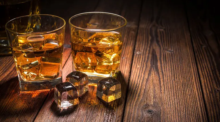 US surgeon general calls for cancer risk warnings on alcohol