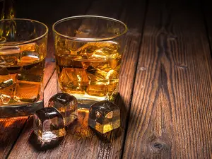 US surgeon general calls for cancer risk warnings on alcohol