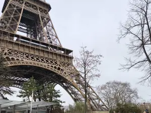 Fire breaks out in Eiffel Tower, thousands evacuated: Report