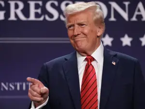 US President Trump offers federal employees money to quit
