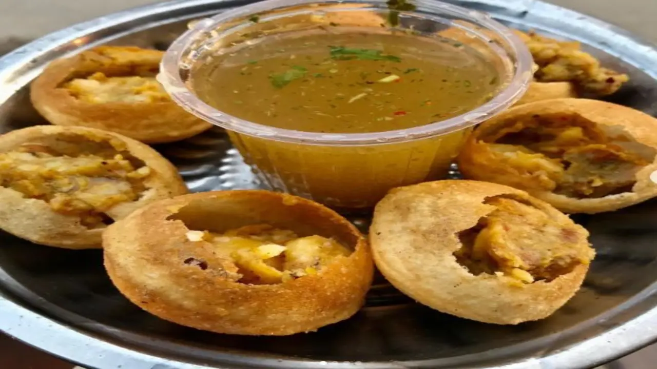 India: 31 students in Maharashtra fall sick after consuming road side pani puri India: 31 students in Maharashtra fall sick after consuming road side pani puri