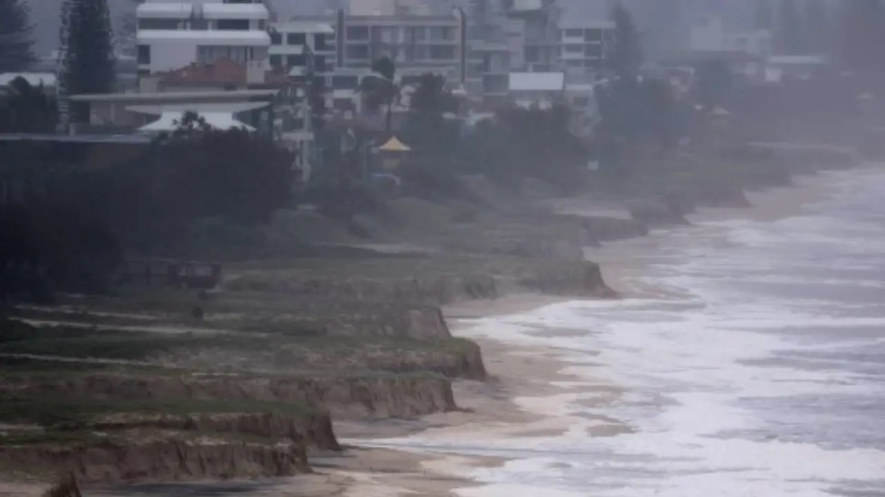 Cyclone Alfred: Floods hit eastern Australia, 190,000 properties blacked out
