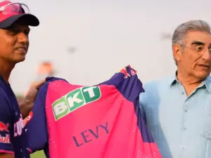Schitt’s Creek x IPL: Hollywood star Eugene Levy meets Rahul Dravid and fans can’t keep calm