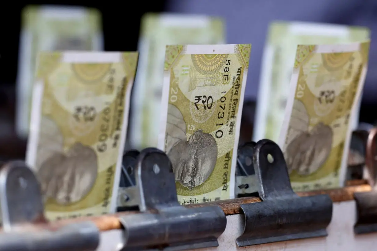 Rupee stages epic comeback despite stocks crash
