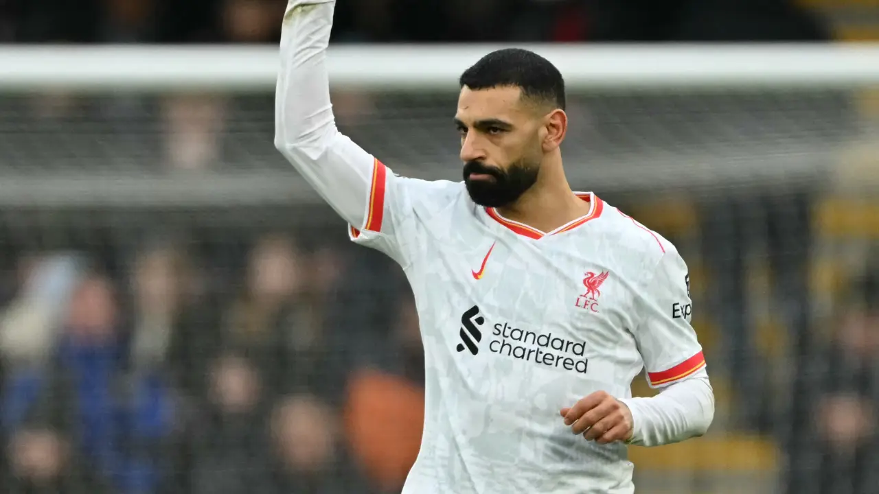 Premier League: Mohamed Salah's controversial penalty fires Liverpool nine points clear Premier League: Mohamed Salah's controversial penalty fires Liverpool nine points clear