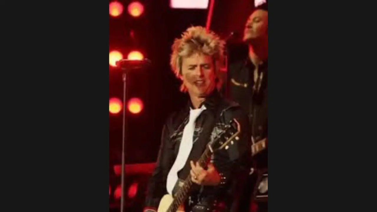 Was that a dig at Trump? Green Day opens Coachella with 'American Idiots' Was that a dig at Trump? Green Day opens Coachella with 'American Idiots'