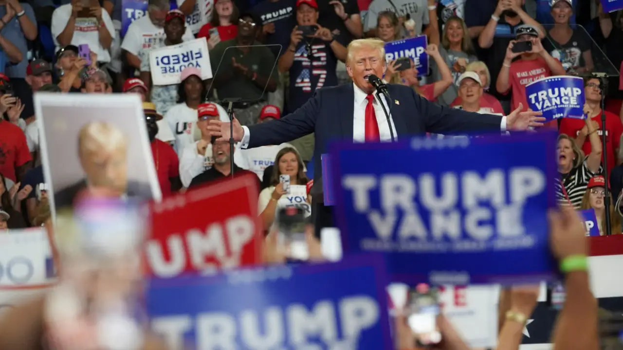 'USA! USA!': Trump receives cheerful welcome by 'fans' that Biden 'would never' 'USA! USA!': Trump receives cheerful welcome by 'fans' that Biden 'would never'