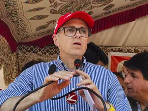 'Aur lado aapas mein': Omar Abdullah mocks AAP-Congress as BJP gains in Delhi election early trends