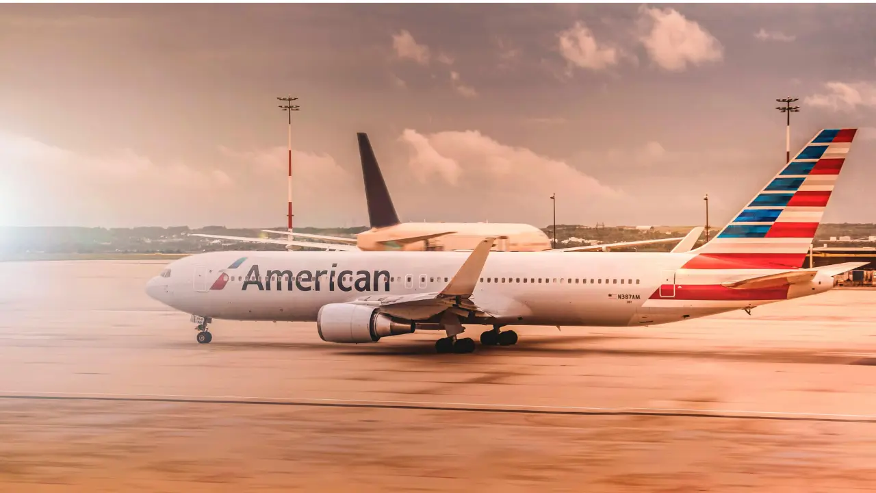 'Crazy' man forces pilot to take a U-turn and return to New York after 4 hours