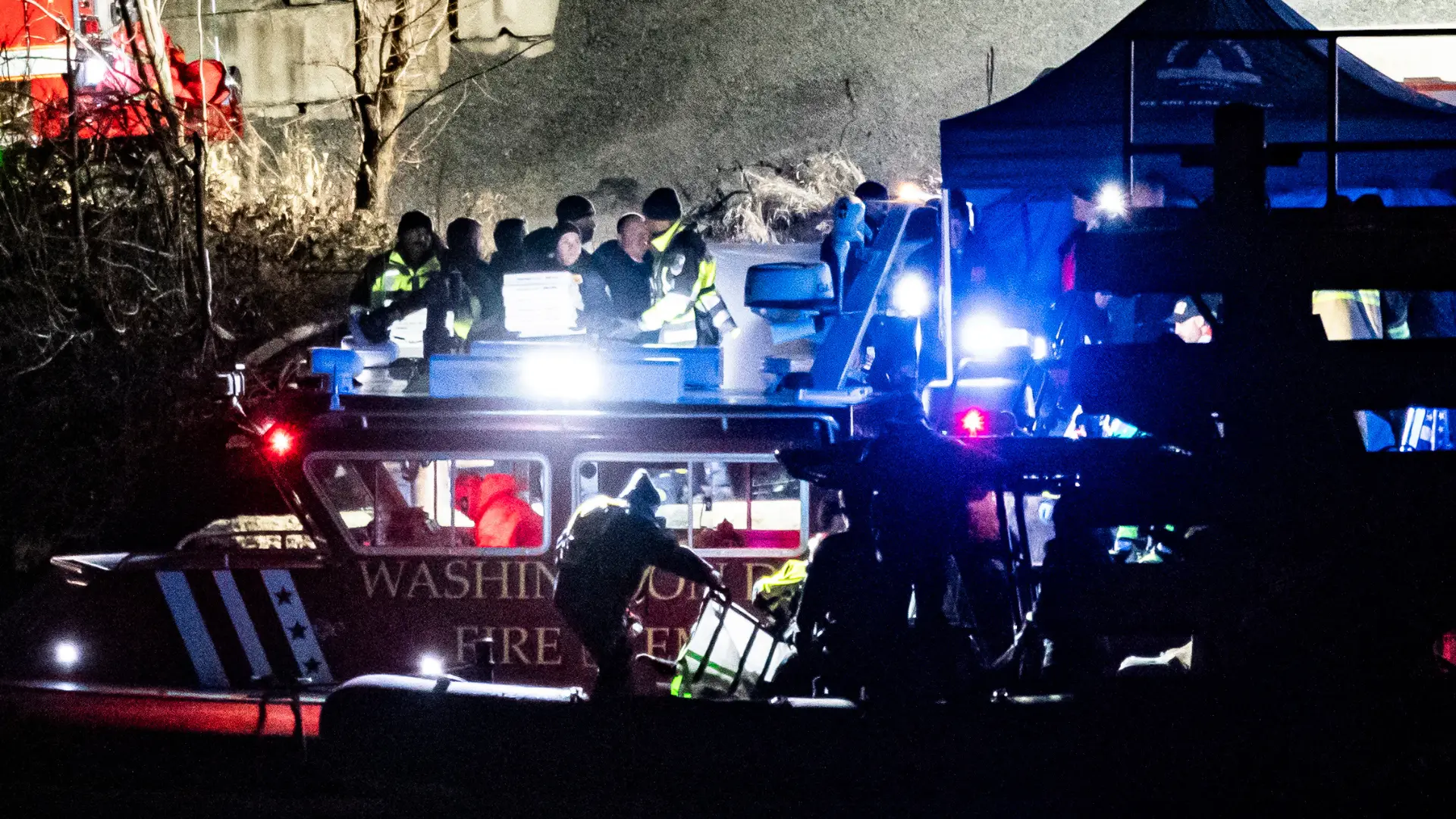 Washington DC plane crash: ‘No survivors expected,’ says fire chief as rescue turns to recovery