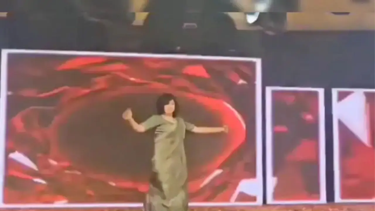 India: Woman collapses and dies of cardiac arrest while dancing at wedding ceremony in MP India: Woman collapses and dies of cardiac arrest while dancing at wedding ceremony in MP