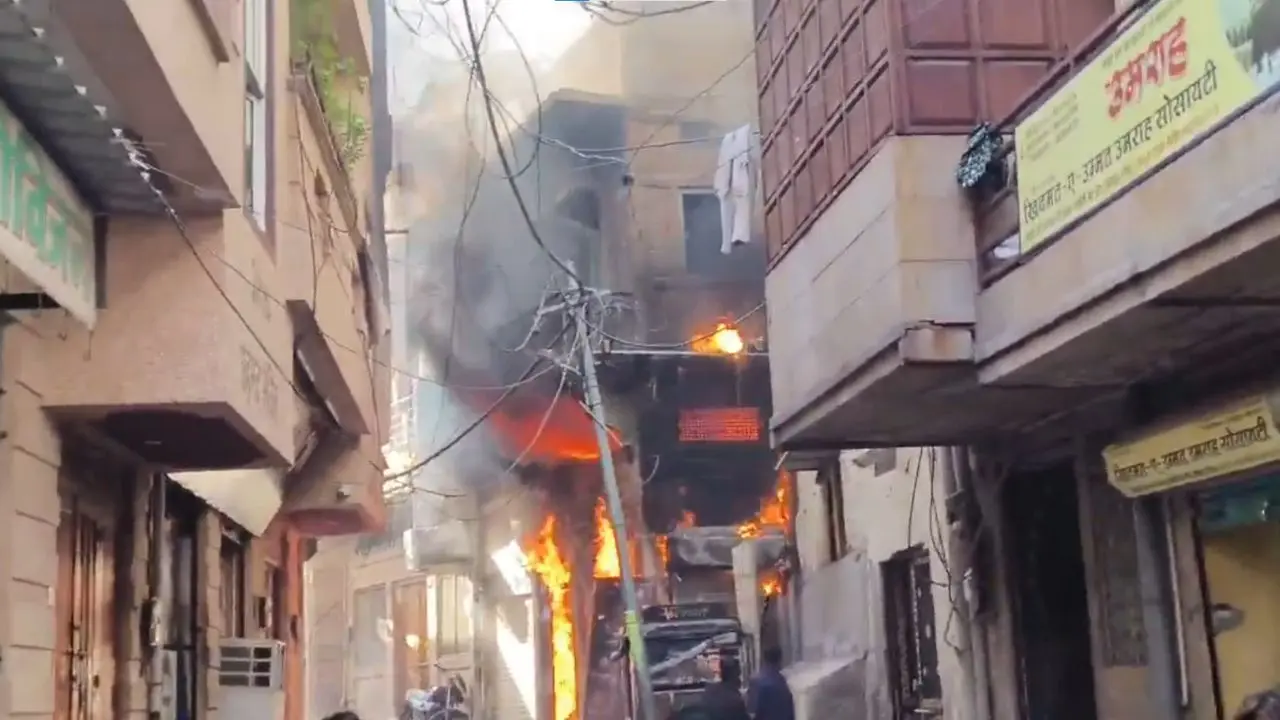 India: Teen girl, rescued from fire, dies after she re-enters flaming room to get hijab in Rajasthan’s Jodhpur India: Teen girl, rescued from fire, dies after she re-enters flaming room to get hijab in Rajasthan’s Jodhpur