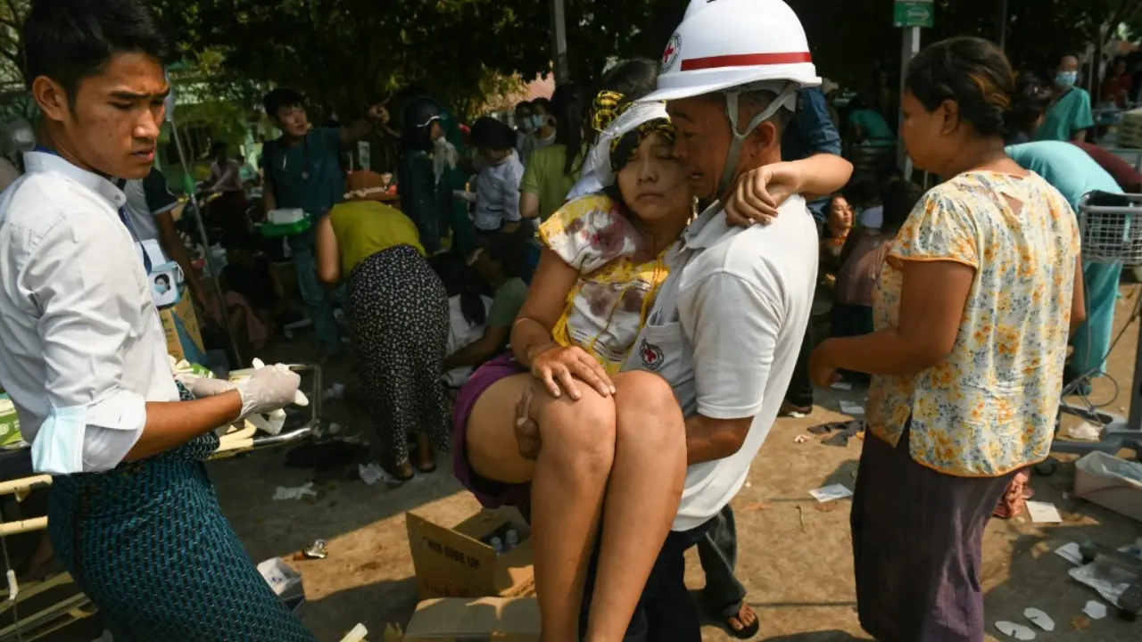 Massive 7.2 magnitude earthquake strikes Myanmar, Thailand; tremors felt in Delhi-NCR Massive 7.2 magnitude earthquake strikes Myanmar, Thailand; tremors felt in Delhi-NCR
