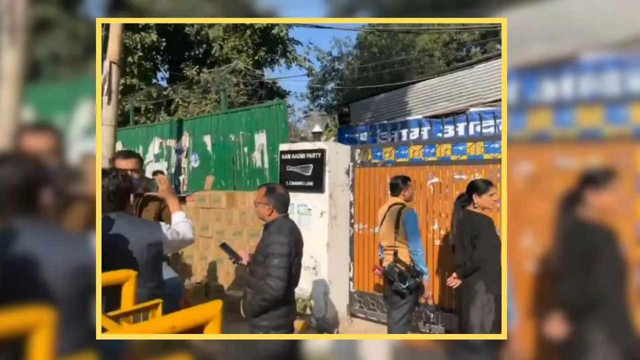 Watch | AAP shuts office door after Arvind Kejriwal, Manish Sisodia lose Delhi Assembly election Watch | AAP shuts office door after Arvind Kejriwal, Manish Sisodia lose Delhi Assembly election