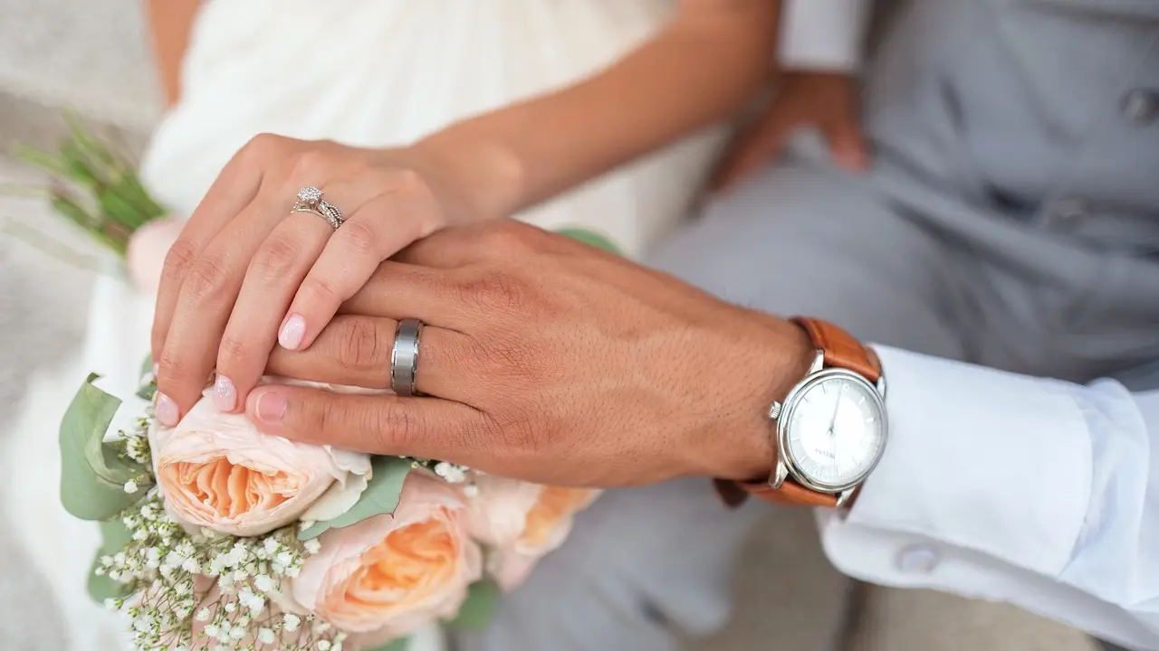 'Face the society': Allahabad HC says couples marrying against parents' wishes can't claim police protection as right 'Face the society': Allahabad HC says couples marrying against parents' wishes can't claim police protection as right