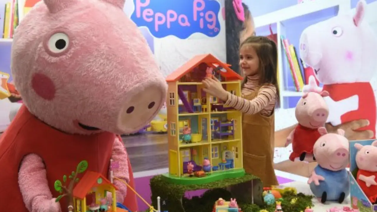 'It's a...': Peppa Pig and family are having a grand gender reveal party, and we know what it is 'It's a...': Peppa Pig and family are having a grand gender reveal party, and we know what it is