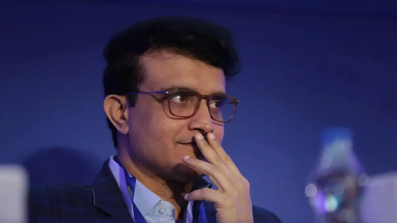 Ex-India skipper Sourav Ganguly meets with car accident Ex-India skipper Sourav Ganguly meets with car accident