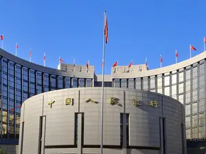 China cuts key rates, boosts liquidity ahead of US trade talk