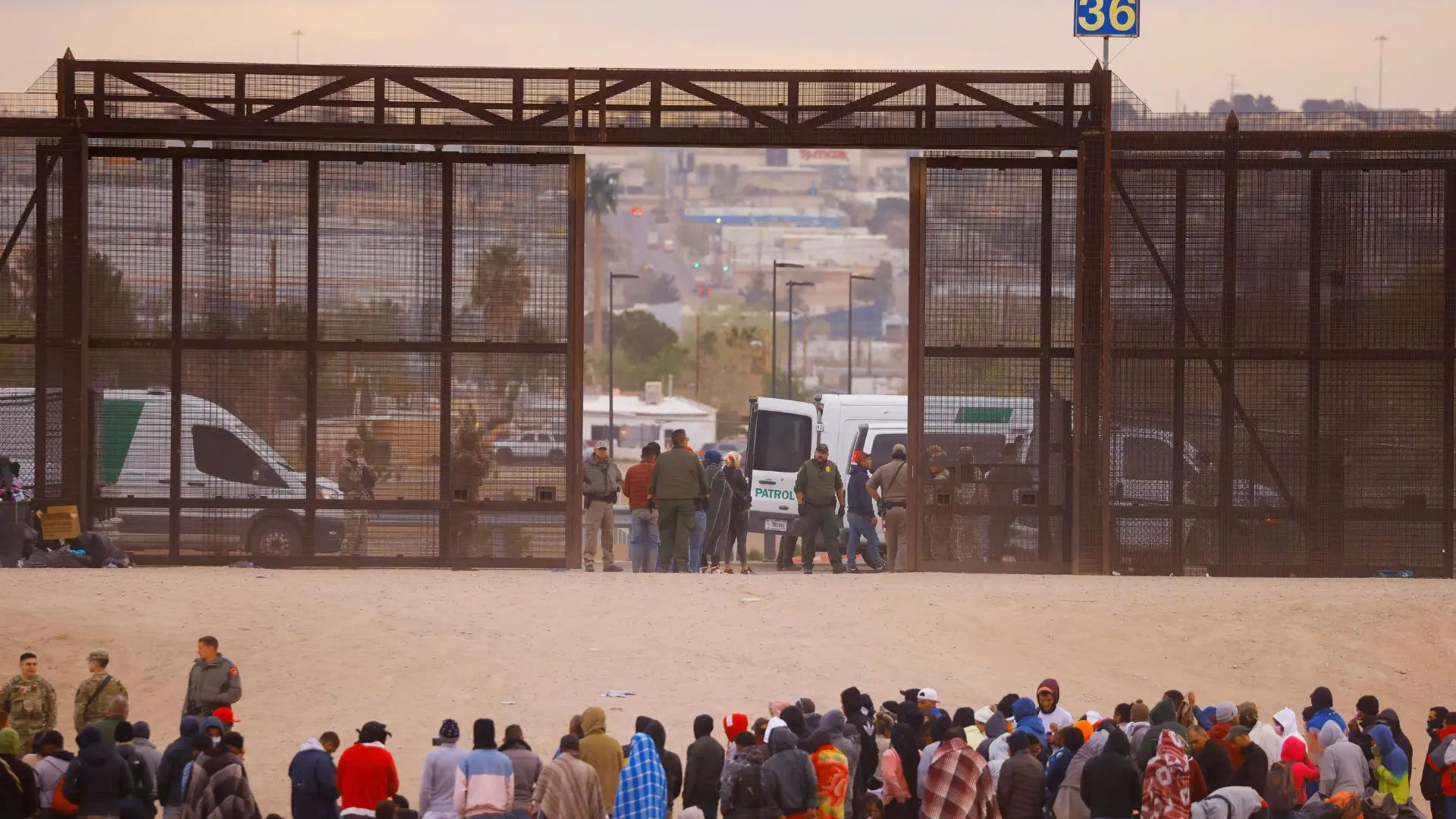 President Trump deploys 1,500 extra troops on border with Mexico President Trump deploys 1,500 extra troops on border with Mexico
