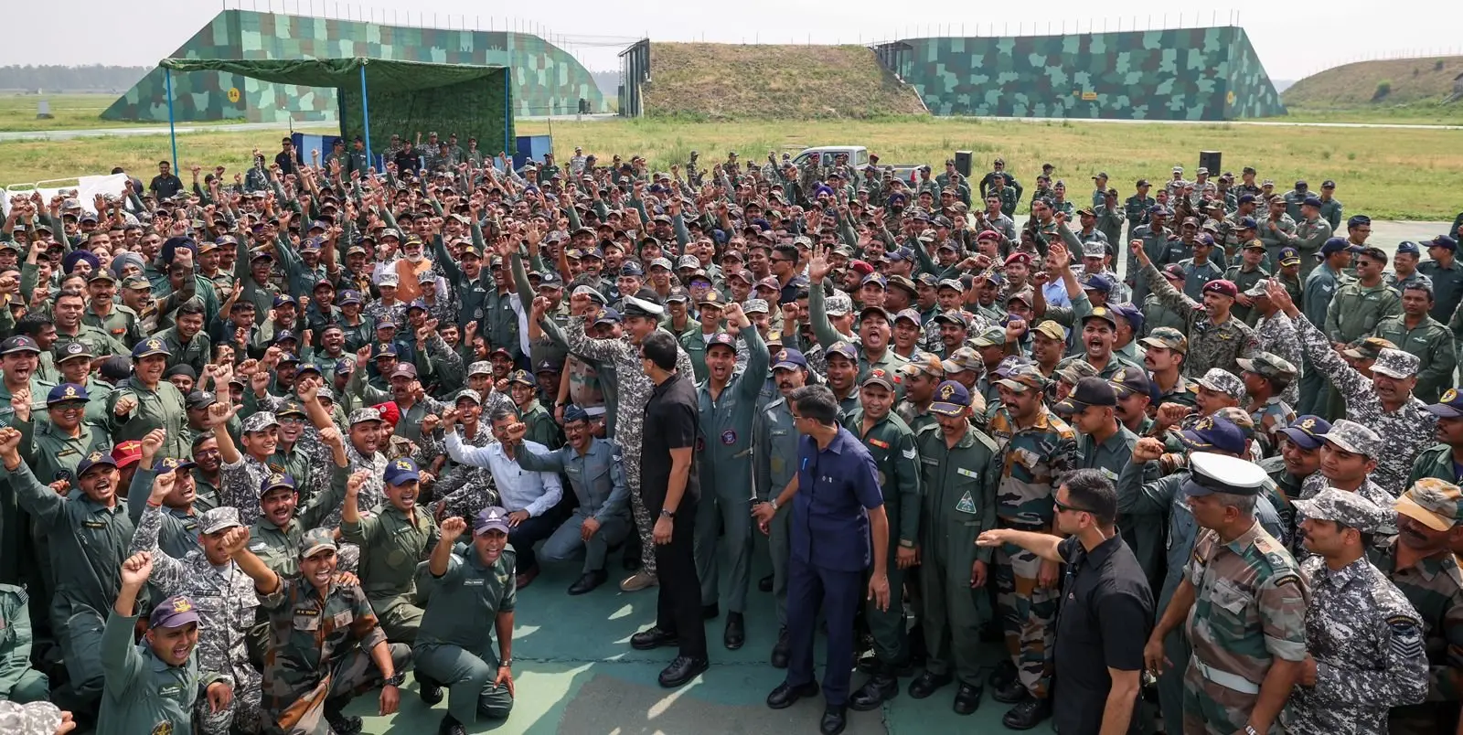 S 400 air defence system in background: Another clear message for Pakistan