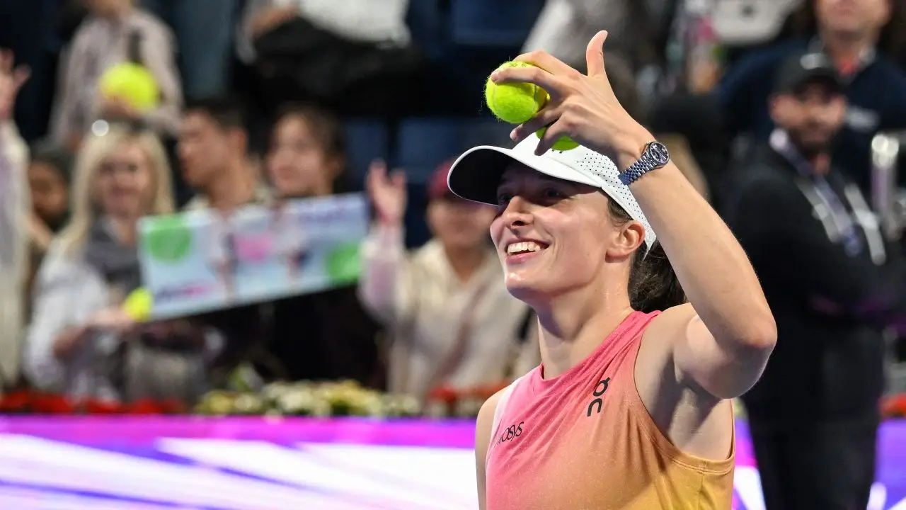 Tennis: Defending champion Iga Swiatek cruises into Qatar Open semis