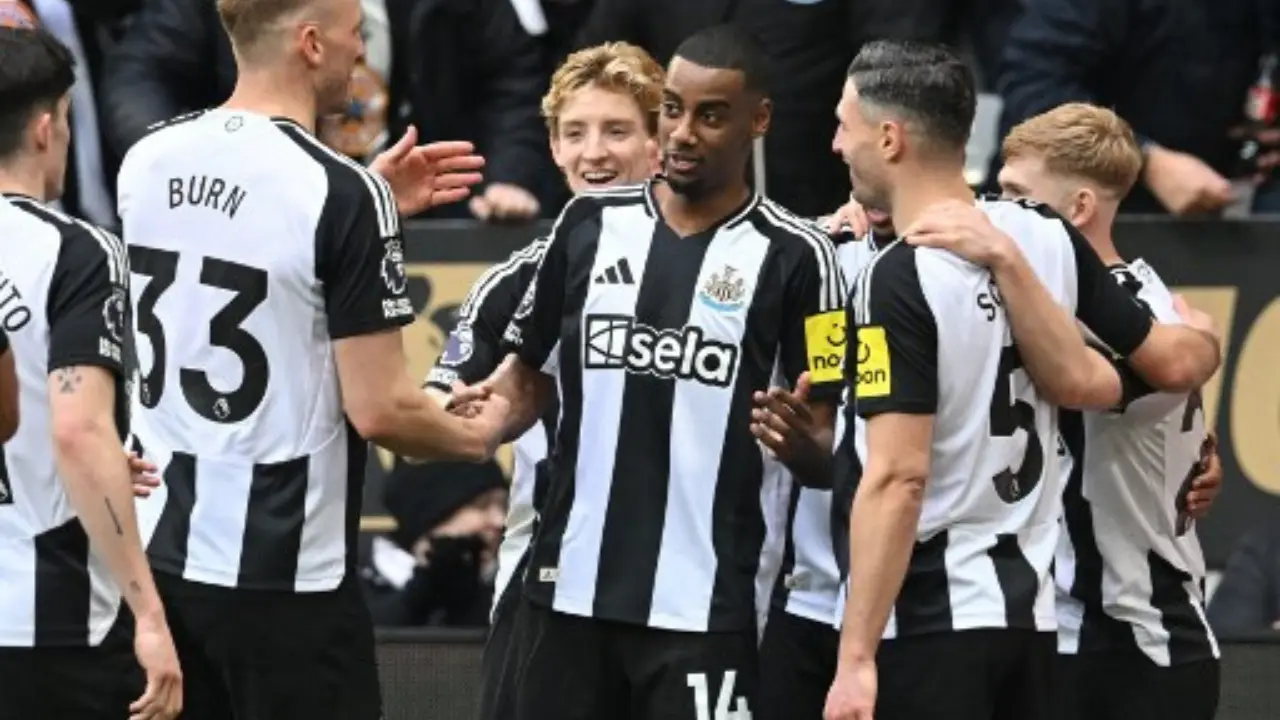 Newcastle striker Isak lost car and cash in home robbery, court hears Newcastle striker Isak lost car and cash in home robbery, court hears
