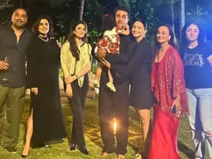 Ranbir Kapoor rushes to wish Alia Bhatt as the clock strikes 12 in this cute video, watch