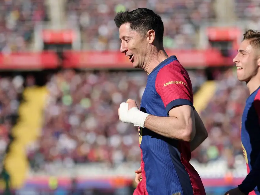 Lewandowski on scoresheet as FC Barcelona thrash Girona to maintain Liga lead