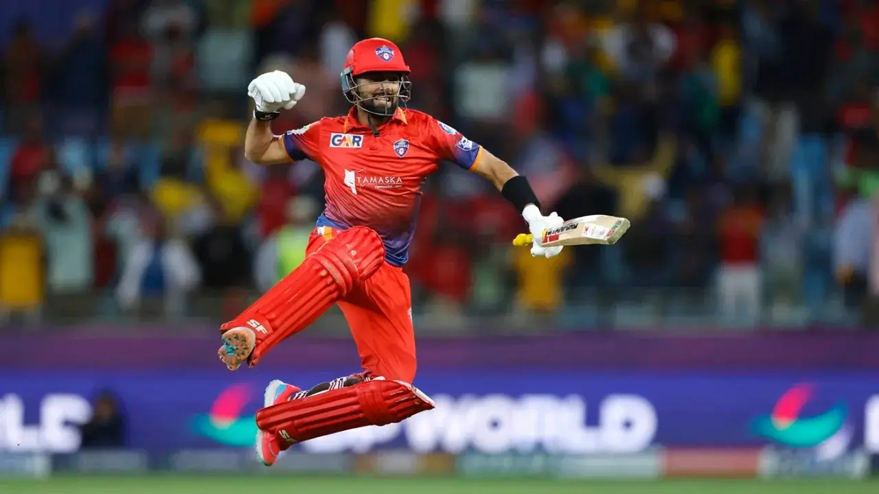 When 38-year-old Sikandar Raza helped Dubai Capitals chase 38 in 19 balls to lift maiden ILT20 title – Watch When 38-year-old Sikandar Raza helped Dubai Capitals chase 38 in 19 balls to lift maiden ILT20 title – Watch