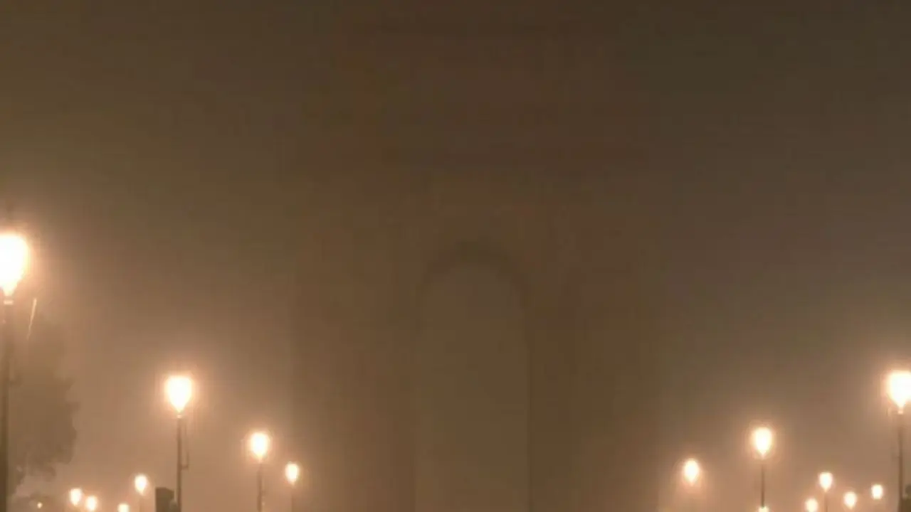 Fog disrupts flight, train services in Delhi Fog disrupts flight, train services in Delhi