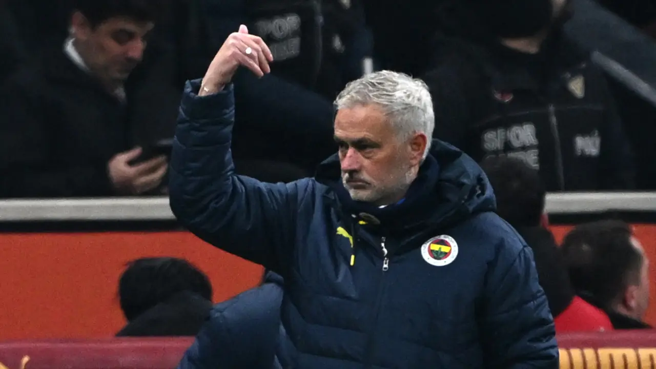 Turkish football club Galatasaray accuse Jose Mourinho of 'racist statements' after derby Turkish football club Galatasaray accuse Jose Mourinho of 'racist statements' after derby