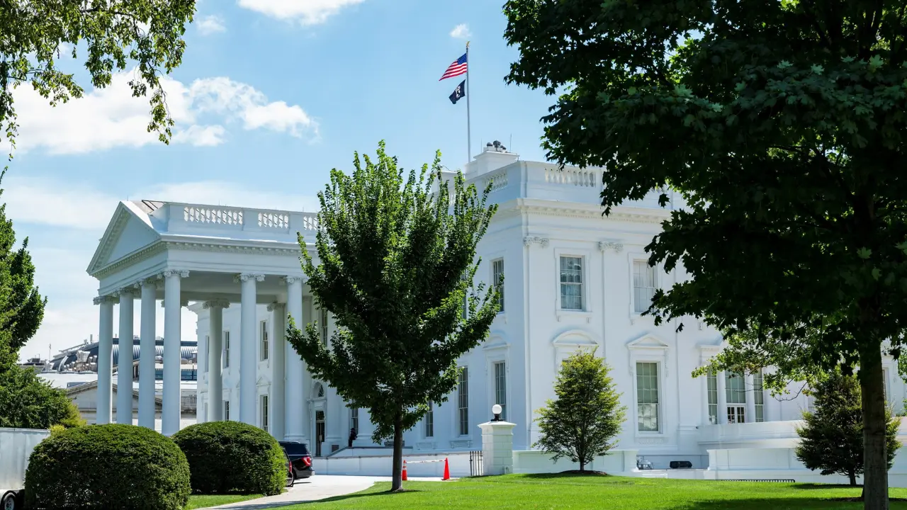 US Secret Service shoots armed man near White House US Secret Service shoots armed man near White House