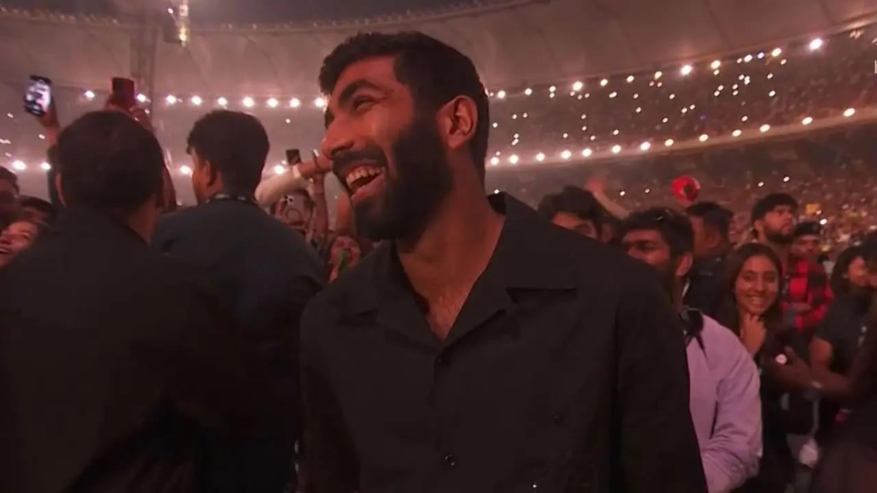 Jasprit Bumrah attends Coldplay concert, lead singer Chris Martin dedicates song – Watch Jasprit Bumrah attends Coldplay concert, lead singer Chris Martin dedicates song – Watch