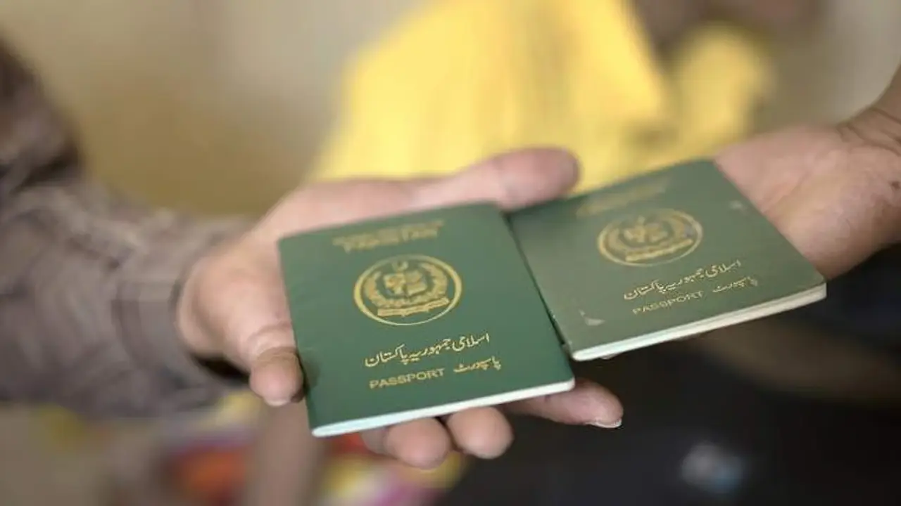 India issues clarification on visas to Hindu Pakistanis, tells its nationals in Pakistan "to return at the earliest" India issues clarification on visas to Hindu Pakistanis, tells its nationals in Pakistan "to return at the earliest"