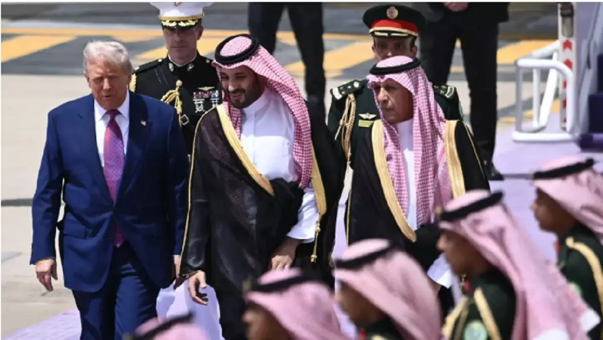 Trump gets ‘lavender’ carpet welcome to Saudi Arabia after F-15 escort Trump gets ‘lavender’ carpet welcome to Saudi Arabia after F-15 escort