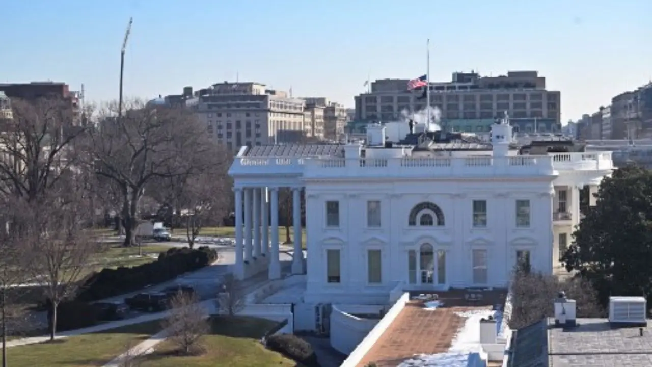 WATCH: Secret Service catches man climbing White House security fencing