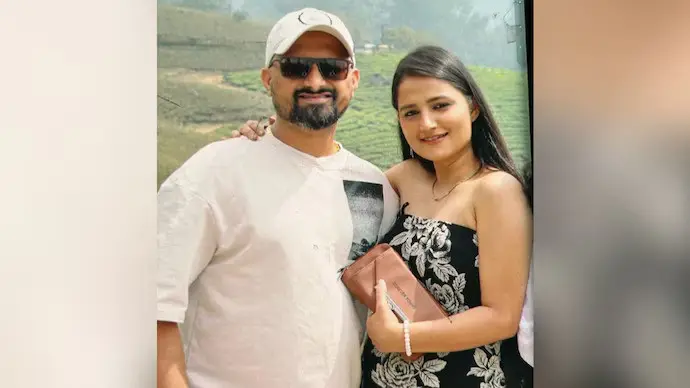 'Threw knife at each other': Bengaluru IT professional murders wife, then attempts suicide 'Threw knife at each other': Bengaluru IT professional murders wife, then attempts suicide
