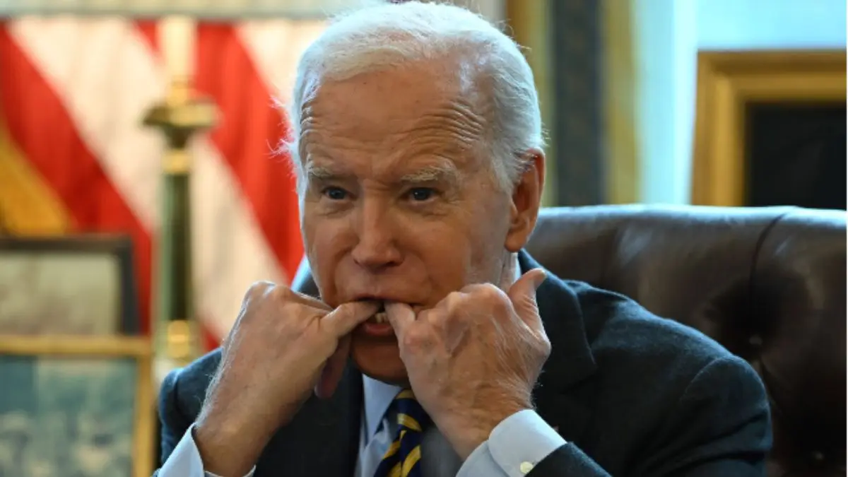 Biden silences media during California wildfires briefing by whistling loudly Biden silences media during California wildfires briefing by whistling loudly