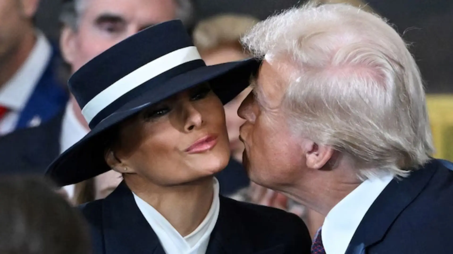 ‘Smart woman,’ Awkward air-kiss moment between President Trump, Melania goes viral ‘Smart woman,’ Awkward air-kiss moment between President Trump, Melania goes viral