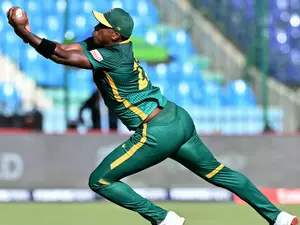 Watch: Lungi Ngidi takes one-handed stunner to sink England in final Champions Trophy group stage clash