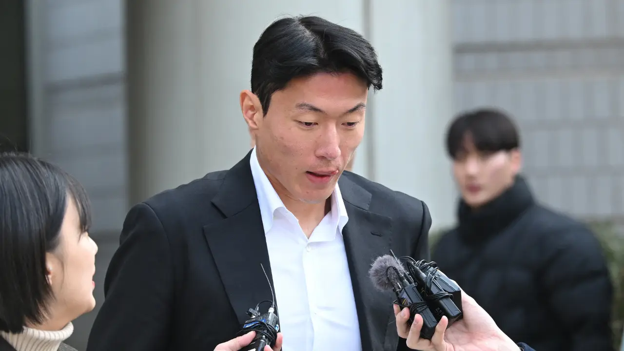 South Korean footballer Hwang Ui-jo gets suspended jail term in sex-video scandal South Korean footballer Hwang Ui-jo gets suspended jail term in sex-video scandal