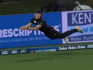 New Zealand vs Sri Lanka 2nd ODI: Nathan Smith takes FLYING catch in Hamilton - WATCH