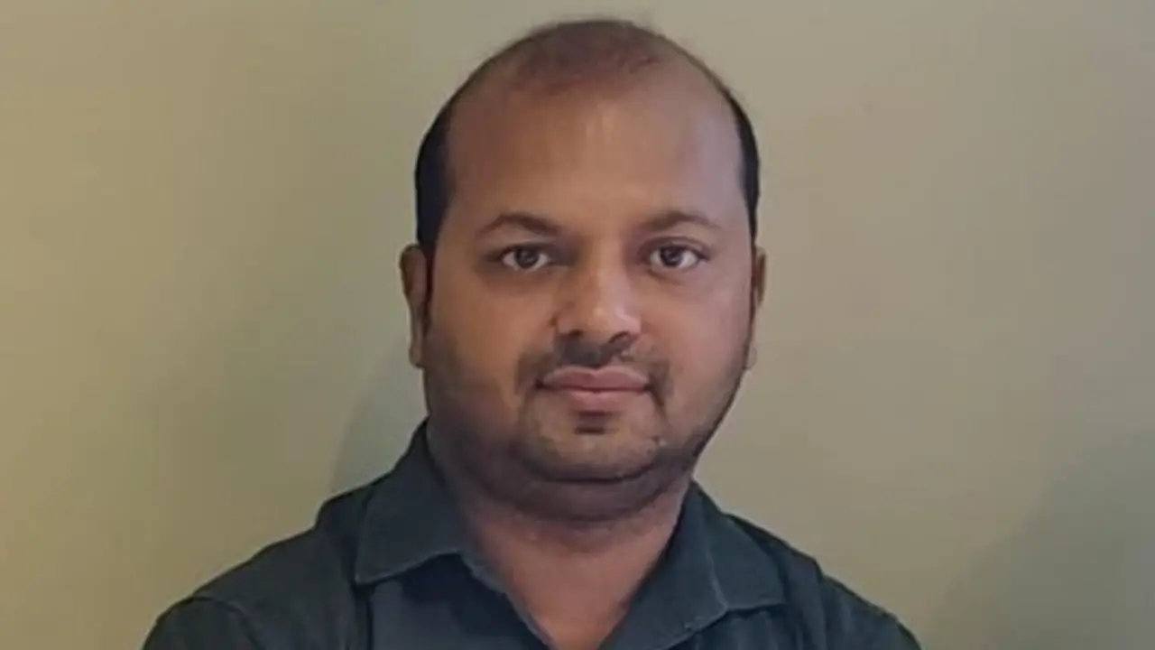 Pahalgam terror attack | Intelligence Bureau officer Manish Ranjan shot dead in front of wife and children Pahalgam terror attack | Intelligence Bureau officer Manish Ranjan shot dead in front of wife and children