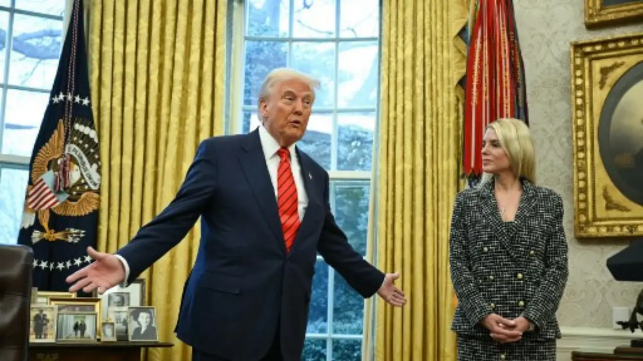 Trump signs executive order aiming to slash drug costs in US by 50% Trump signs executive order aiming to slash drug costs in US by 50%